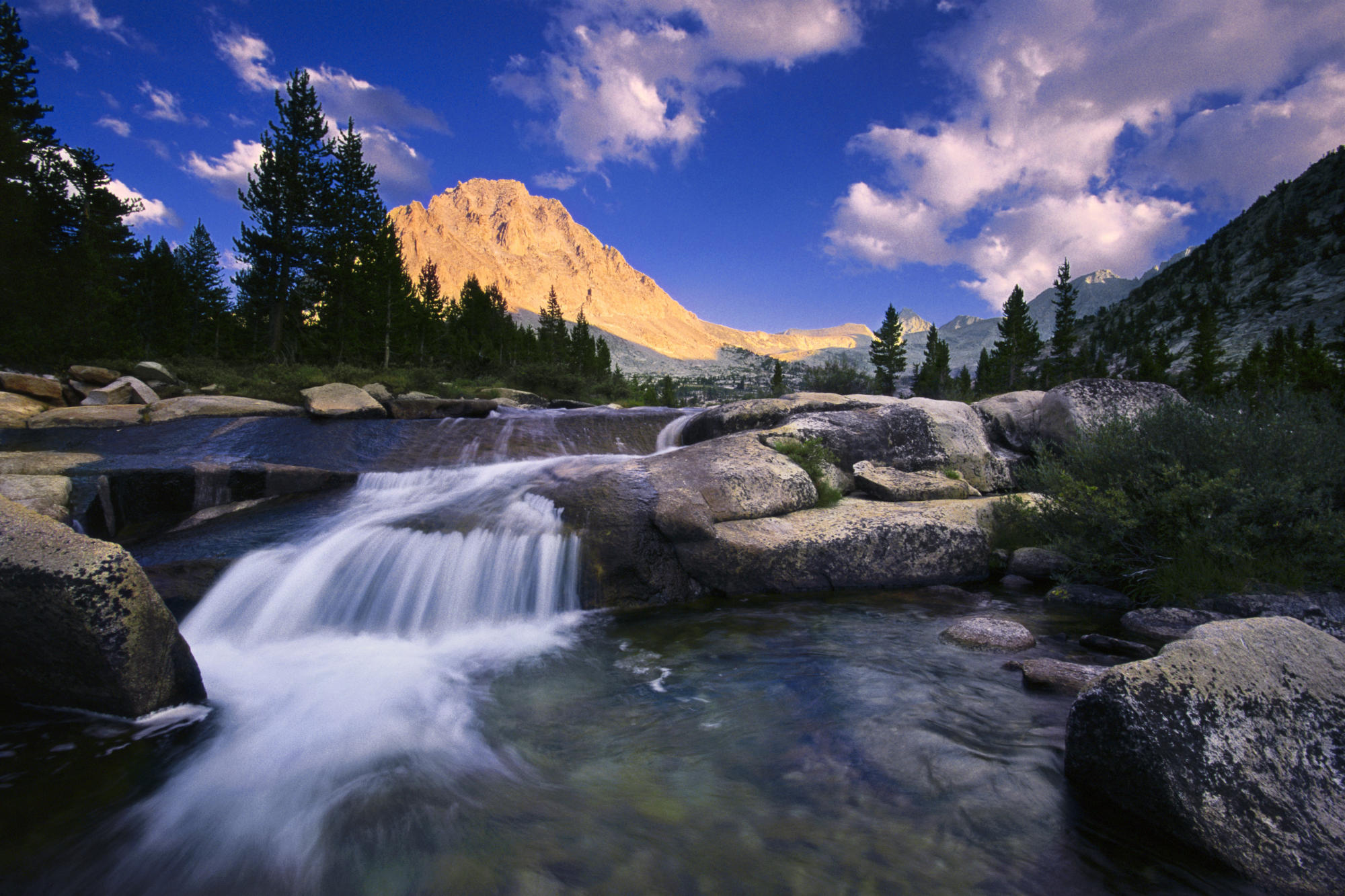 Фото менее. Природа. Горы и реки. Самые красивые горные водопады. Красивые обои.