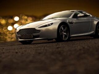 Aston Martin V8 Vantage (1)
