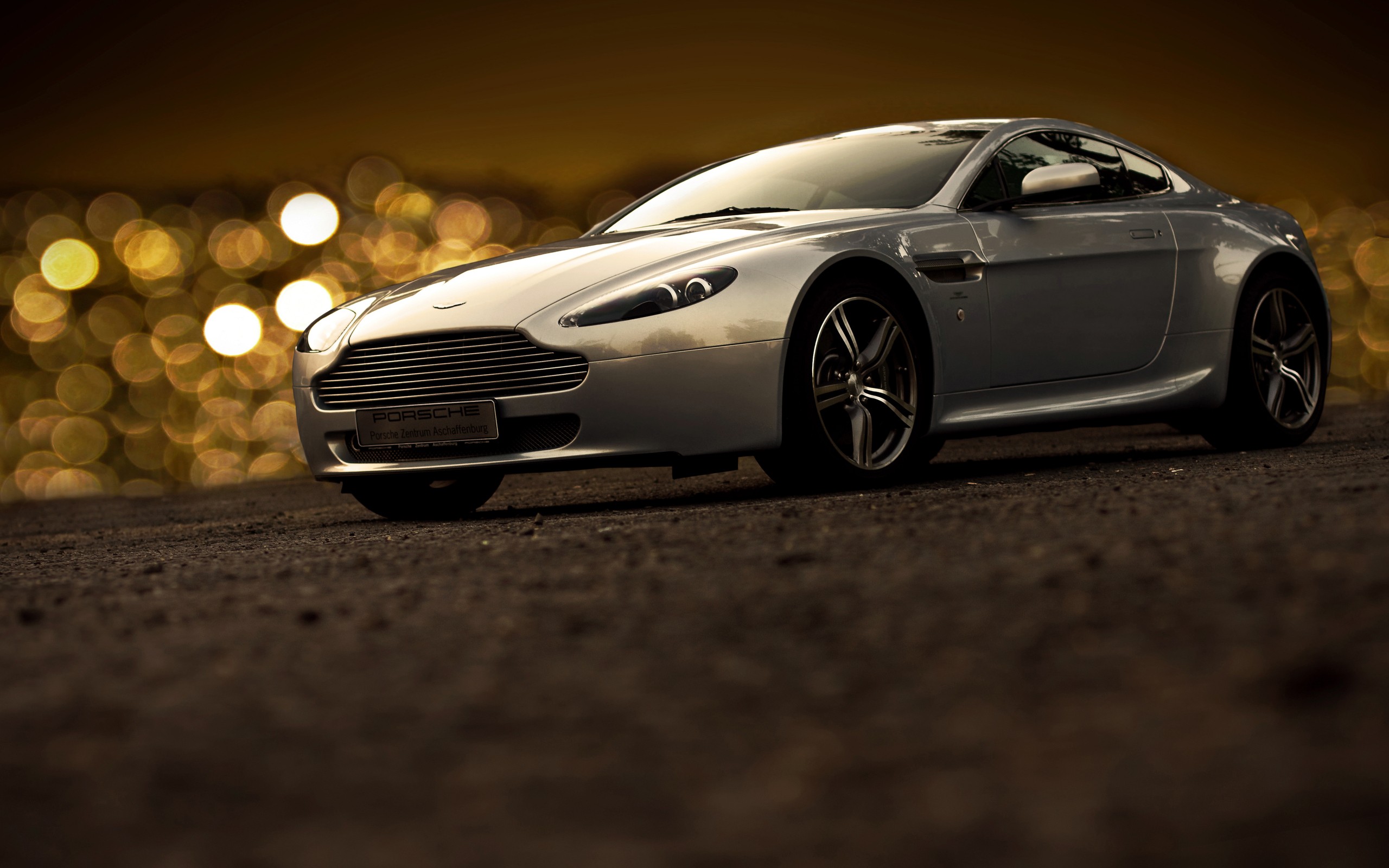 Aston Martin V8 Vantage (1)