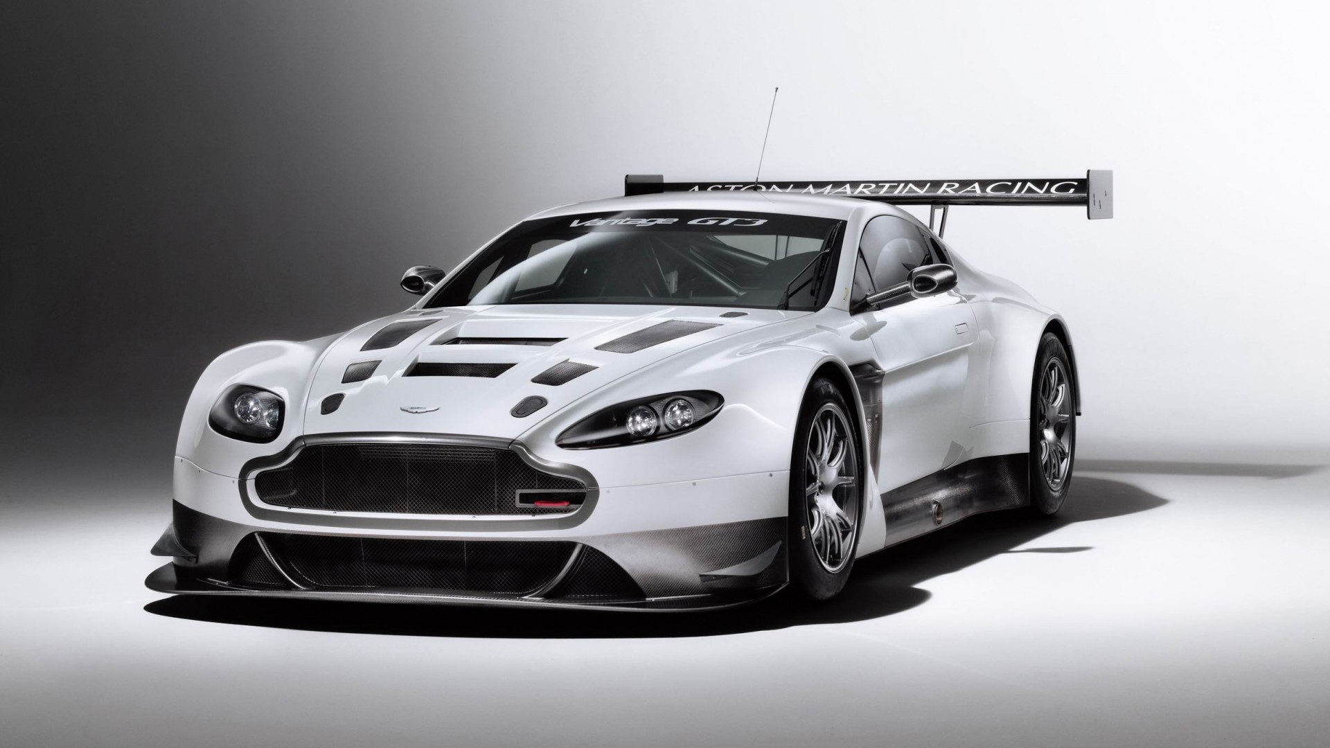 Aston Martin Vantage Gt3 (2)