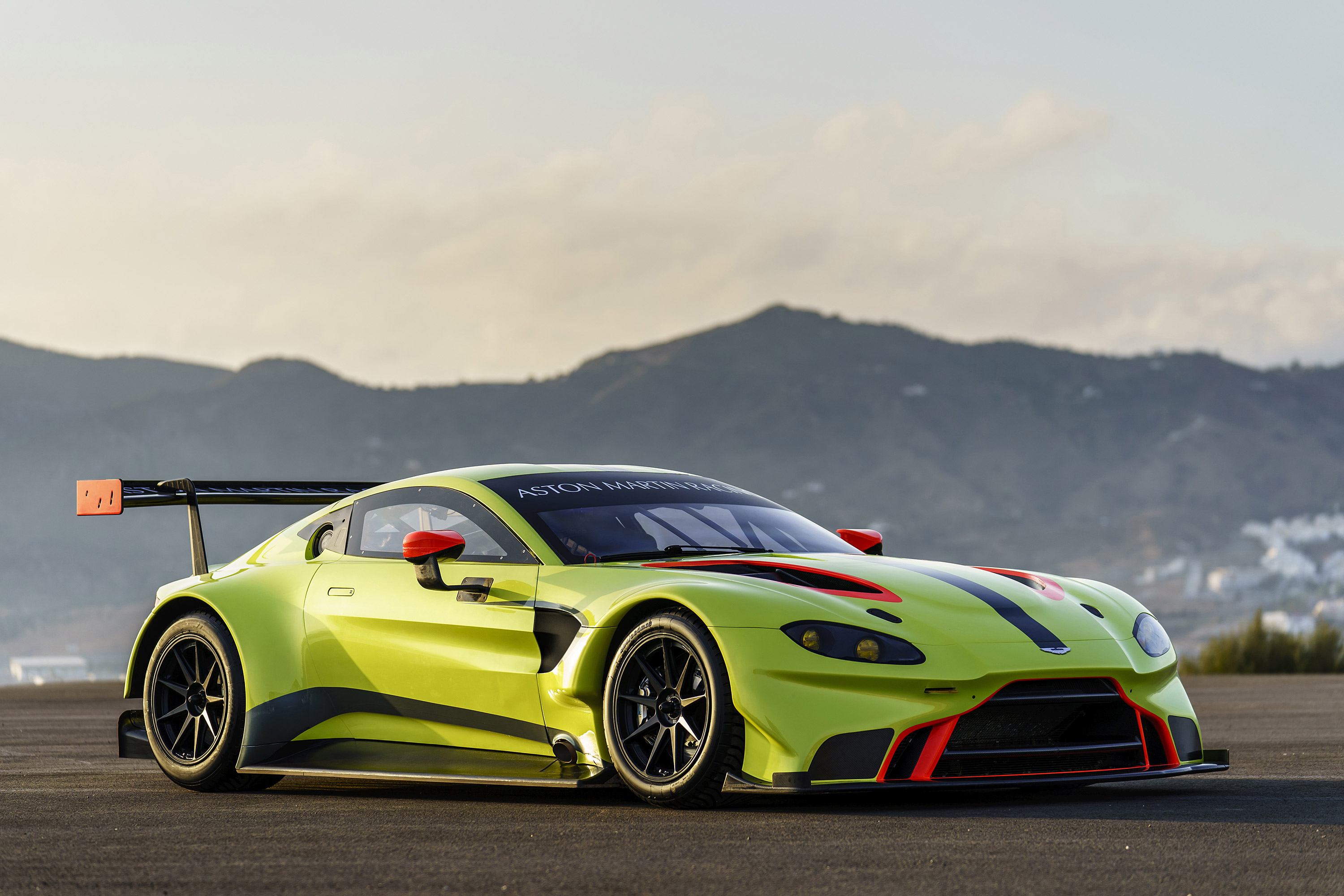 Aston Martin Vantage Gte (gen 2) (2)