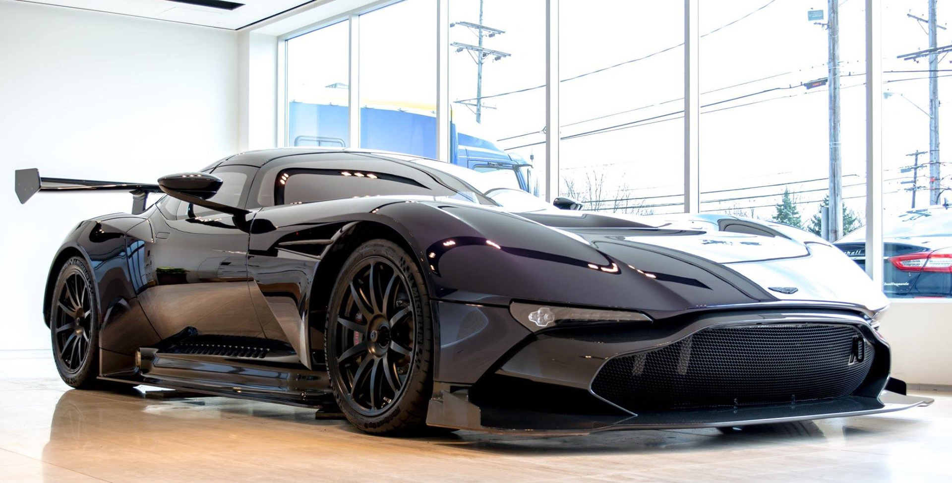 Aston Martin Vulcan (1)
