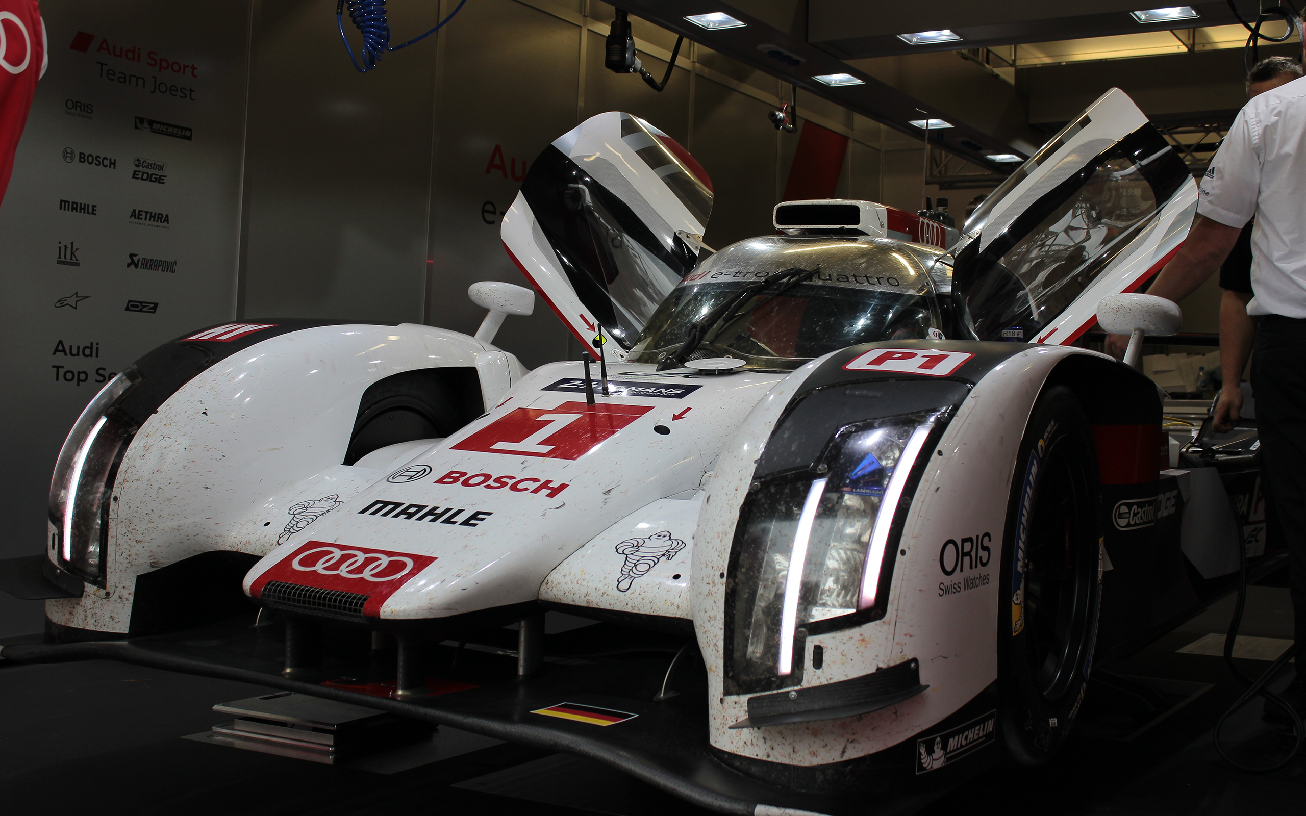 Audi Sport Team Joest R18 E Tron Quattro 2014 (2)