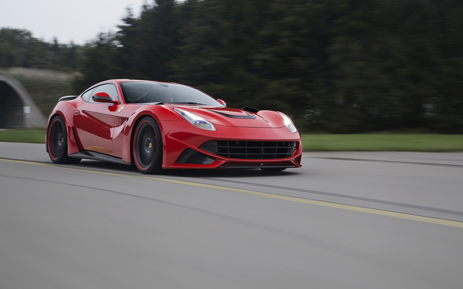 Ferrari F12 Berlinetta (4)